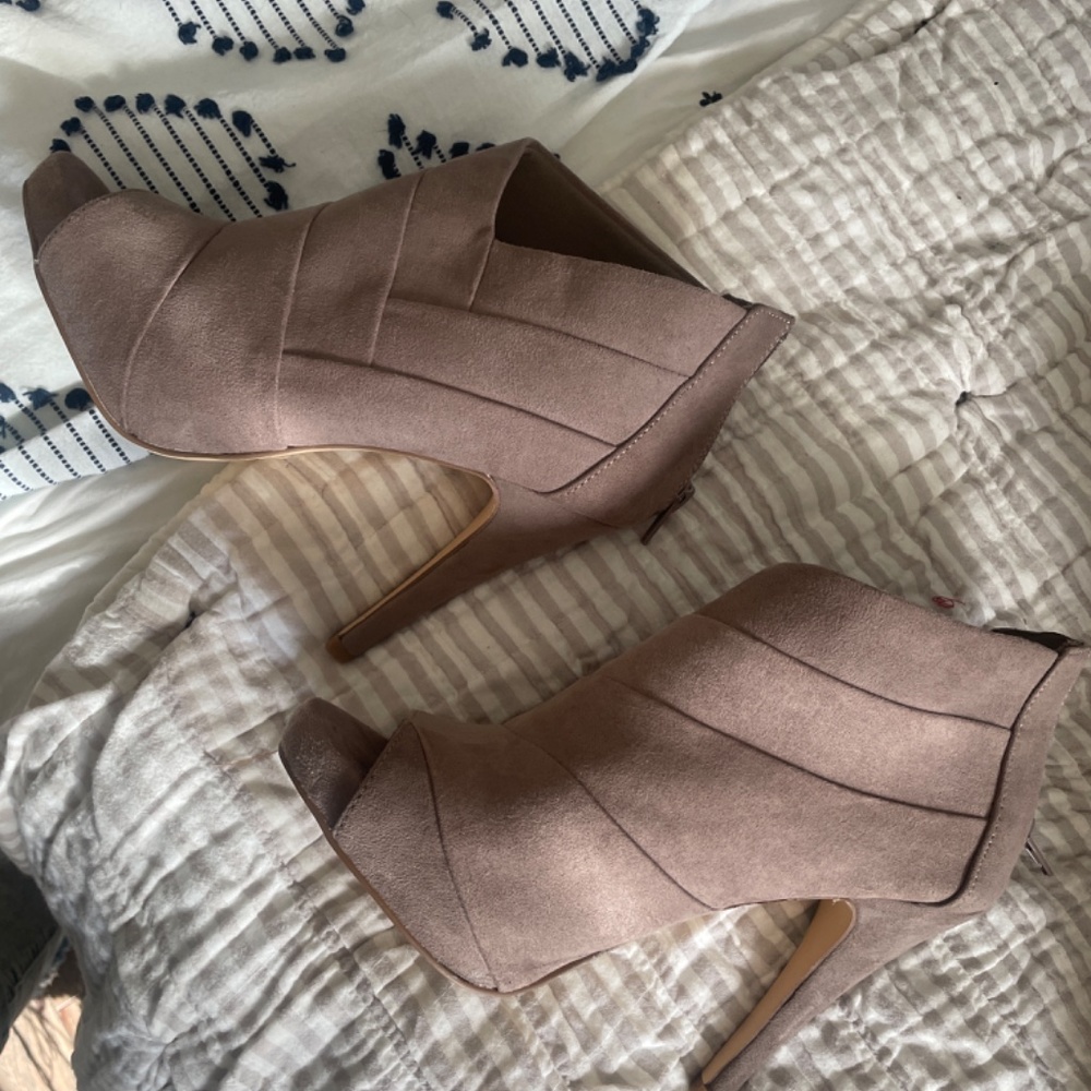 Open toe heels - Picture 2 of 3